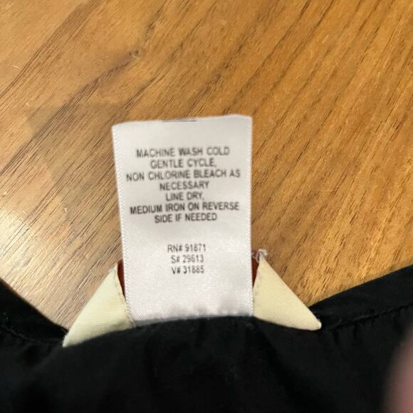 Norm Thompson Embroidered Top Size M Cotton Floral Boho Flutter Sleeve - Picture 11 of 11